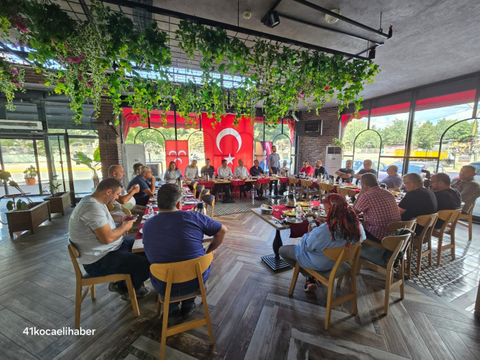 MHP Gebze İlçe Başkanı Ali Yalsız ve Belediye Yetkilileri Kahvaltıda Basınla Buluştu